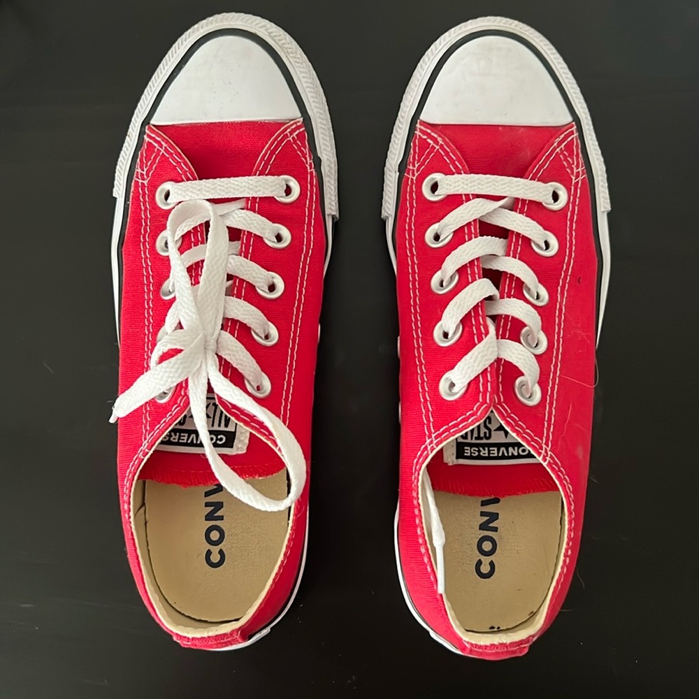 Women’s converse size 6